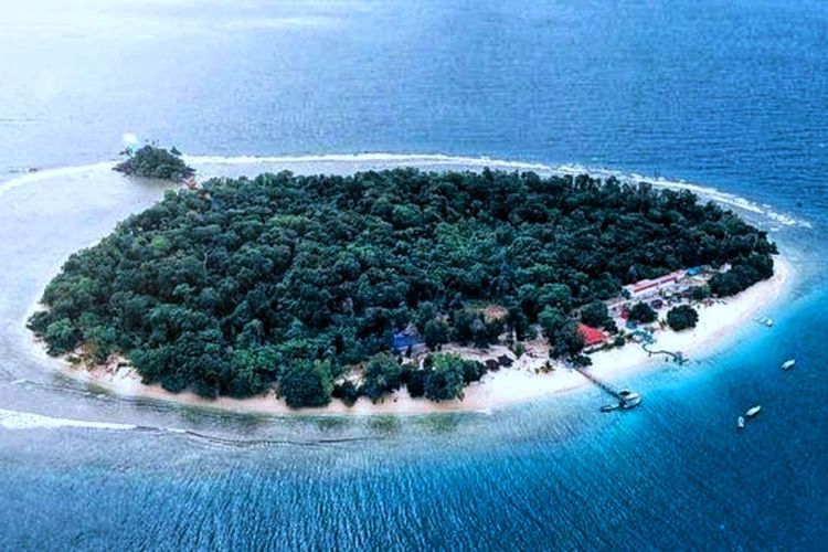 https://media.zcreators.id/crop/0x0%3A0x0/750x500/photo/indizone/2022/10/13/JMsavM0/pulau-sirandah-maldives-nya-sumbar-punya-keindahan-pantai-yang-menakjubkan63.jpg