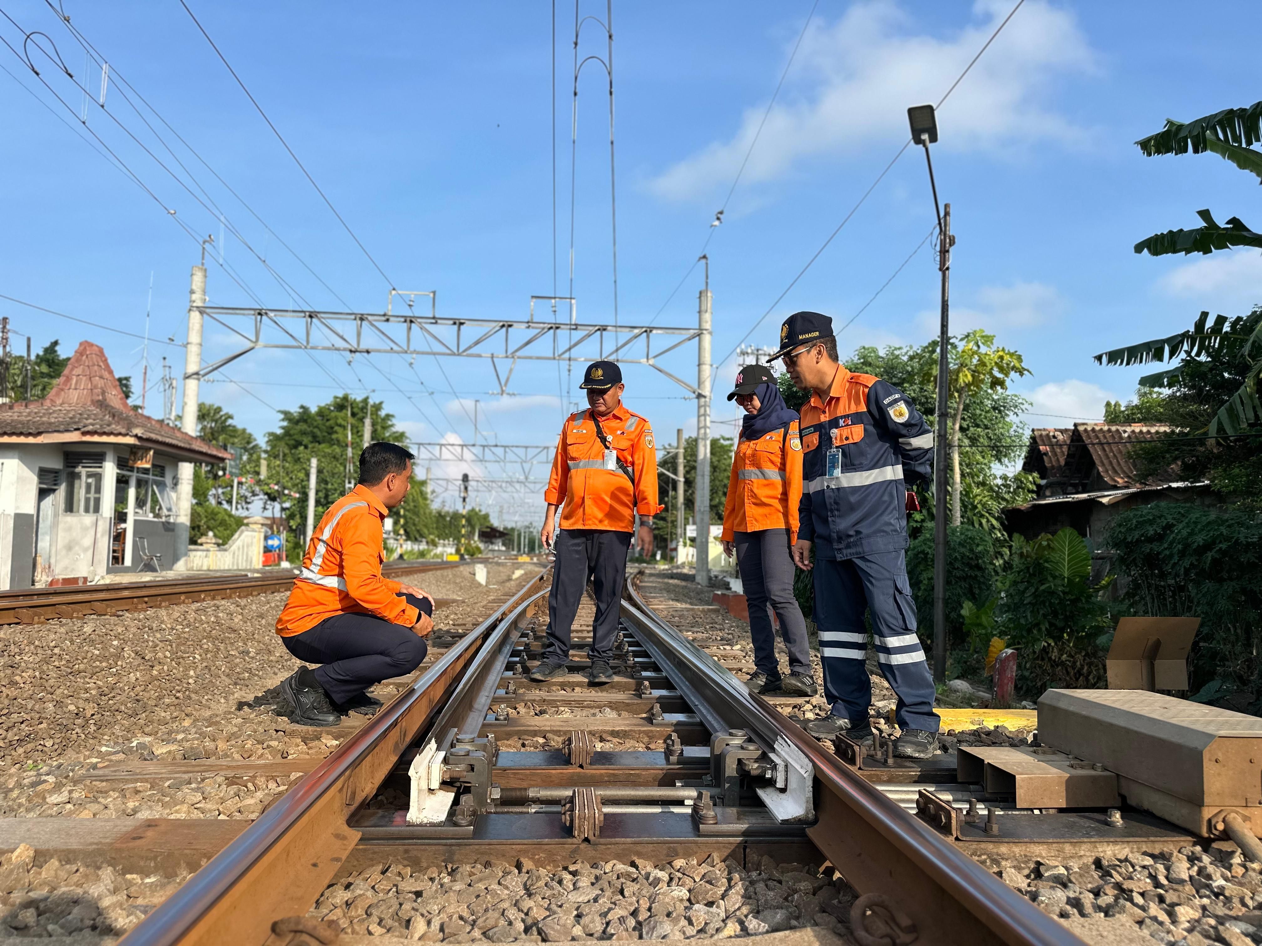 Cara KAI Daop 6 Menjaga dan Memastikan Keselamatan KA yakni Safety Walkthrough, Apa Itu ?