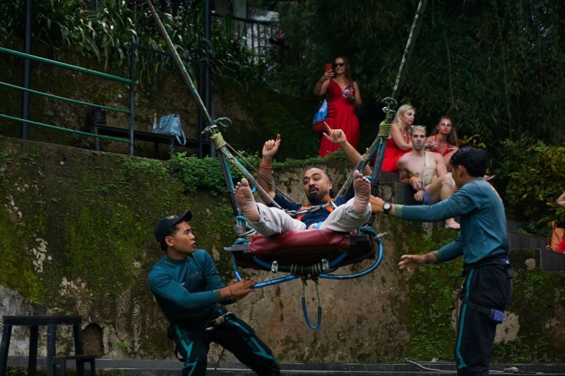 Wisatawan India Fam Trip ke Bali dan Jakarta Nonton Tari Kecak Uluwatu hingga Main Silat