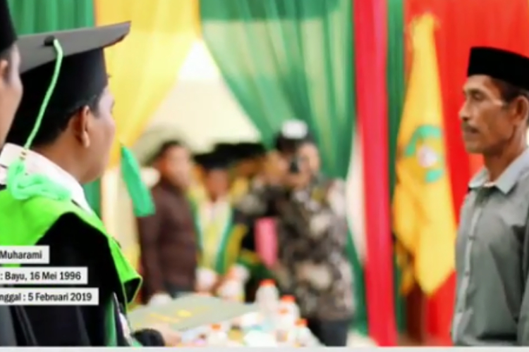 Meninggal Sehari Setelah Sidang, Ayah Ini Gantikan Wisuda Anaknya