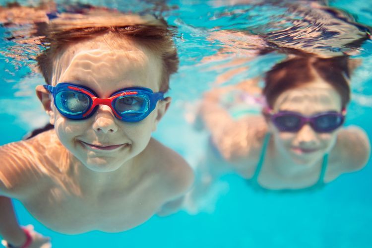 Ketahui Cara Ini Agar Anak Kamu Selamat Saat Bermain di Kolam Renang