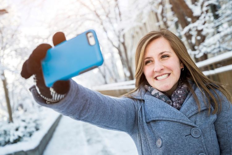 Selfie Bisa Picu Keriput Dan Membuat Wajahmu Tua