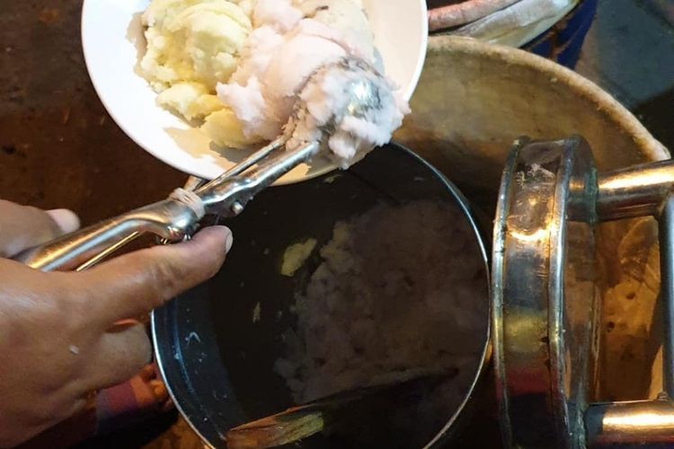Pakai Kaleng Biskuit, Begini Membuat Es Puter Sendiri di Rumah