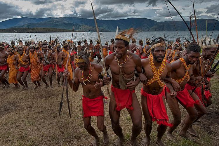  Tari Tumbu Tanah, Tarian Tradisional Suku Arfak Yang Unik Tanpa Musik