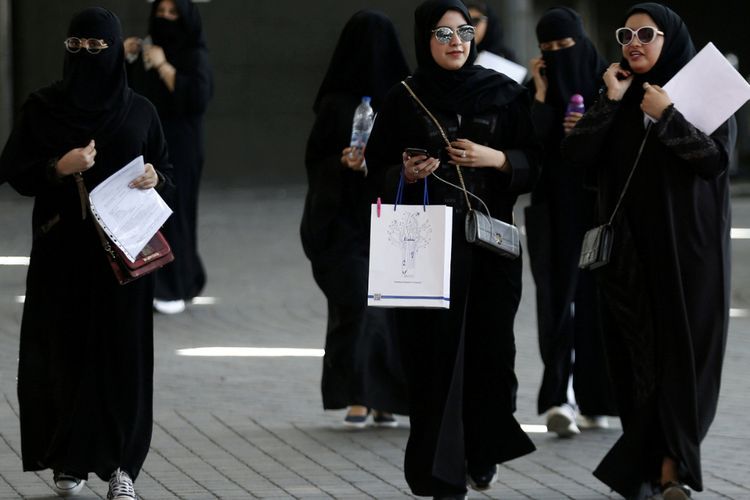 Wanita Arab Saudi Kini Bebas Berpergian ke Luar Negeri