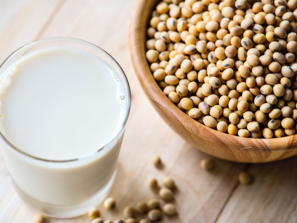 Jarang Diketahui, Ini Manfaat Konsumsi Susu Kedelai Untuk  Pria!