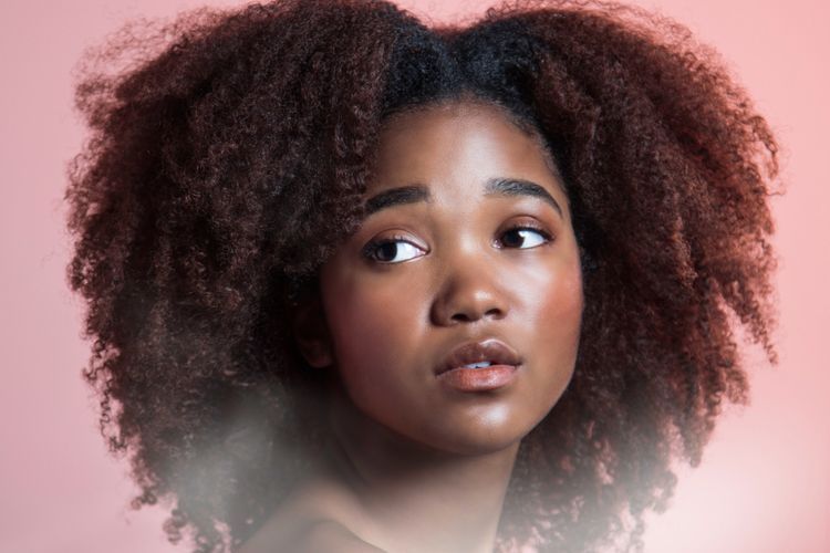 Tiga Tips Menggunakan Dry Shampoo Pada Rambut Keriting