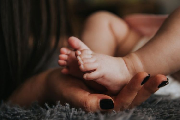Penemuan Bayi di Teras Rumah Gegerkan Warga Desa Tumpangkrasak