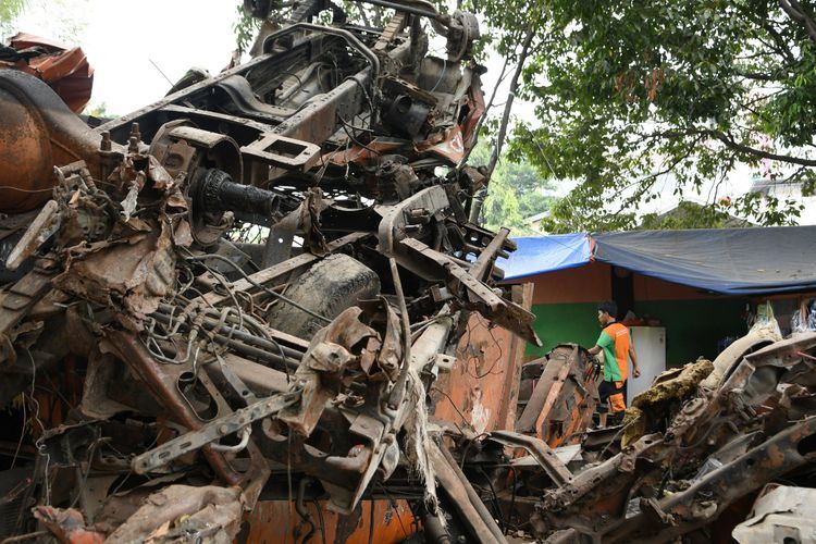 Bangkai Truk Sampah Pemprov DKI 