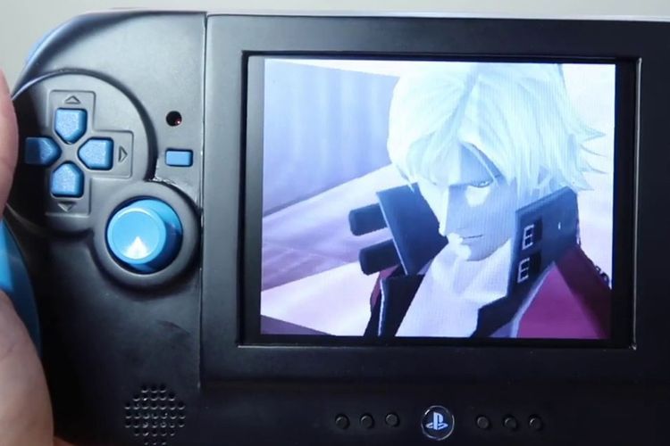 Keren! Modder Ini Berhasil Buat Console PlayStation 2 Portable Sendiri