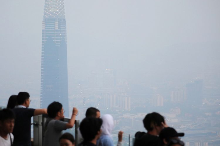 Kabut Kian Pekat, Wisata Malaysia Singapura Kena Dampak