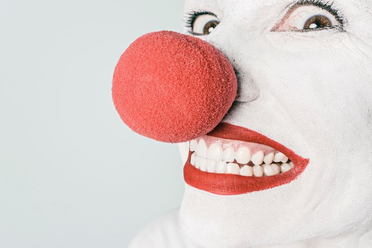 Tertawa Tanpa Sebab Seperti Joker, Hati-hati dengan Penyakit Ini!