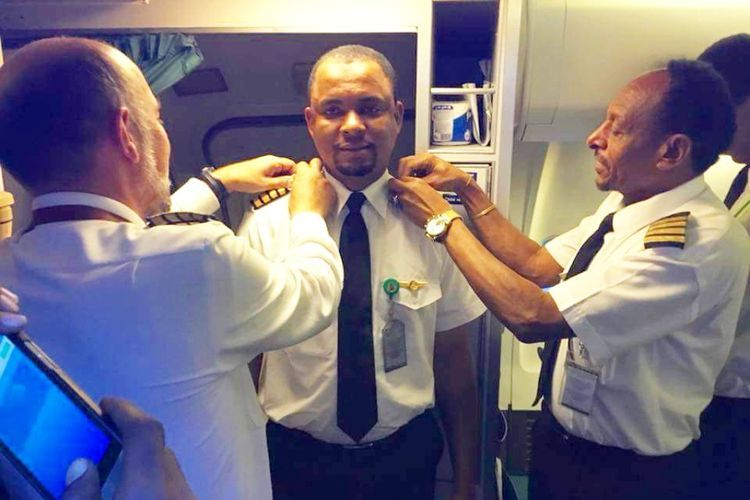 Kisah Inspiratif Petugas Kebersihan Pesawat yang Kini Jadi Pilot