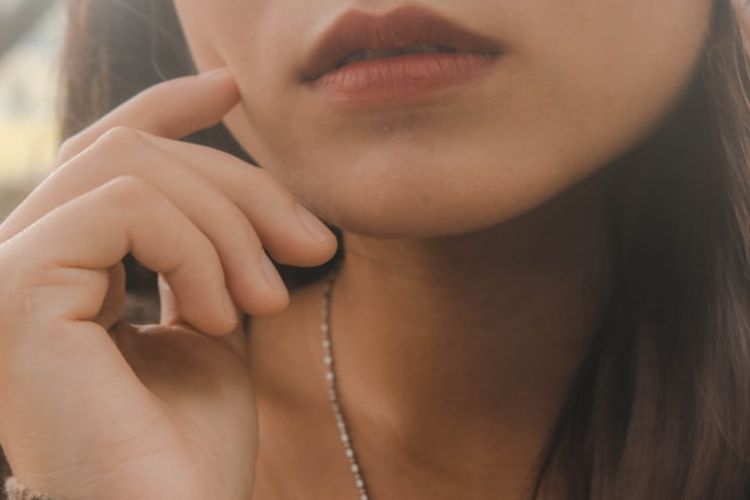 Selain Merokok, 5 Hal Ini Juga Bisa Jadi Penyebab Bibir Hitam