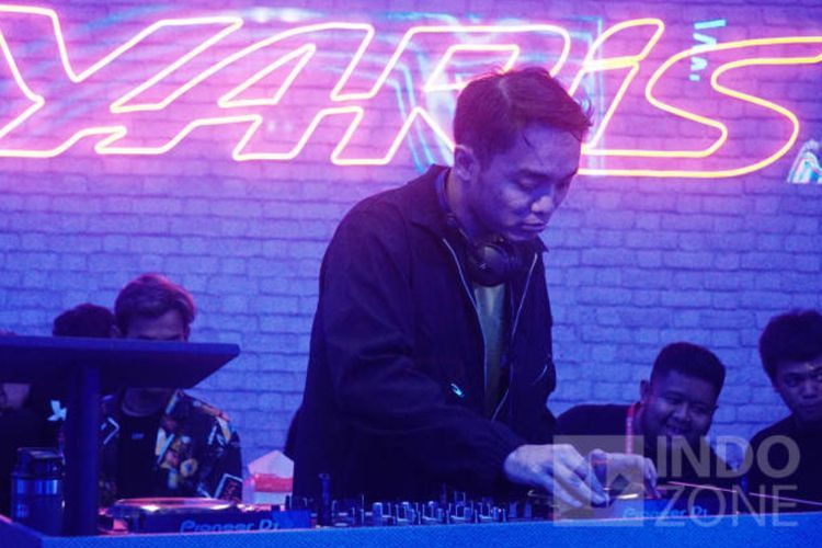 Dipha Barus Getarkan Booth Toyota Yaris DWP 2019