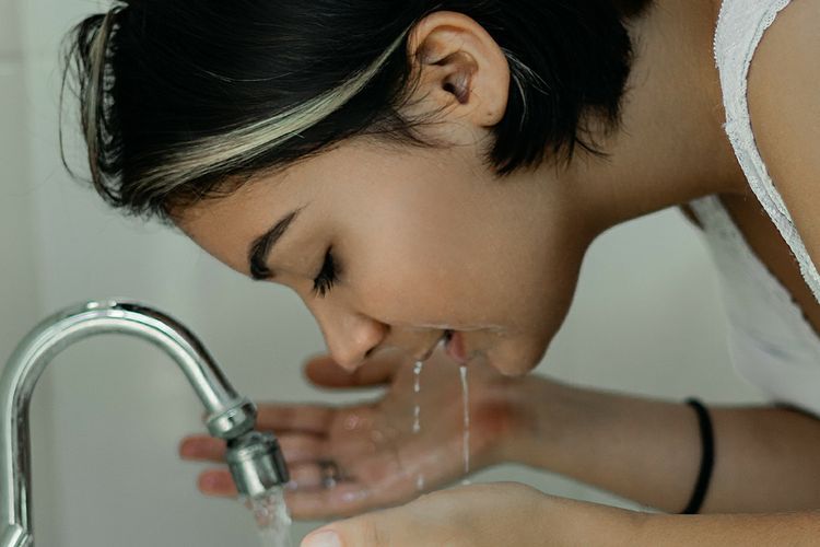 Ini Tips Memilih Produk Pembersih Wajah Sesuai  Jenis Kulit