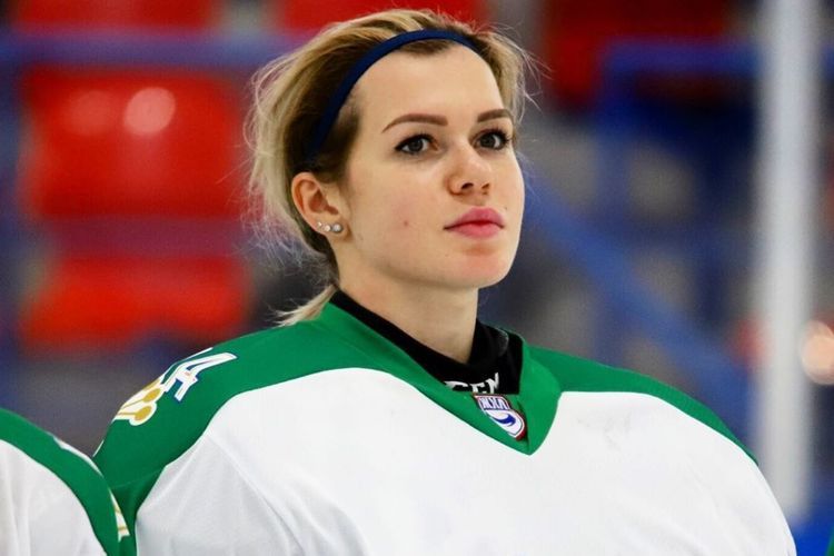 Foto Kalender, Atlet Hoki Es Rusia Rela Buka-Bukaan