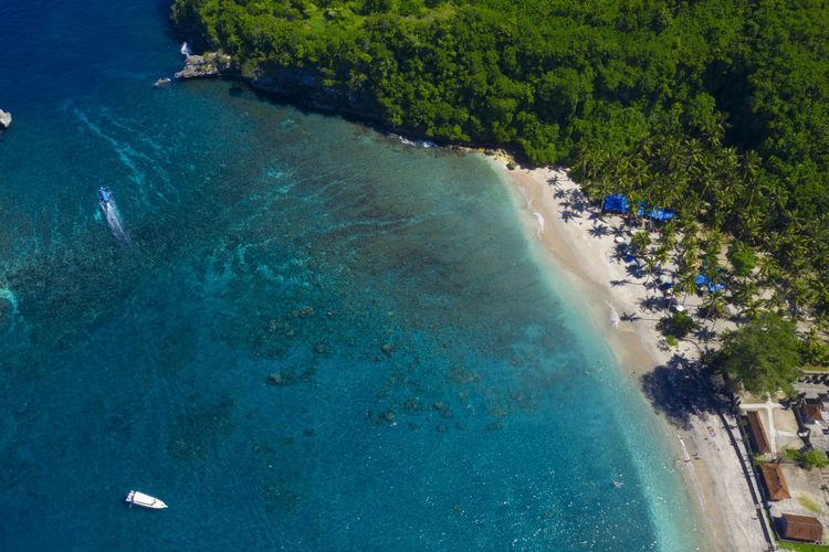 7 Pantai Terindah di Indonesia