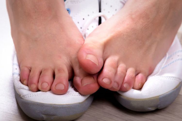 10 Cara Efektif Menghilangkan Bau Kaki Secara Alami