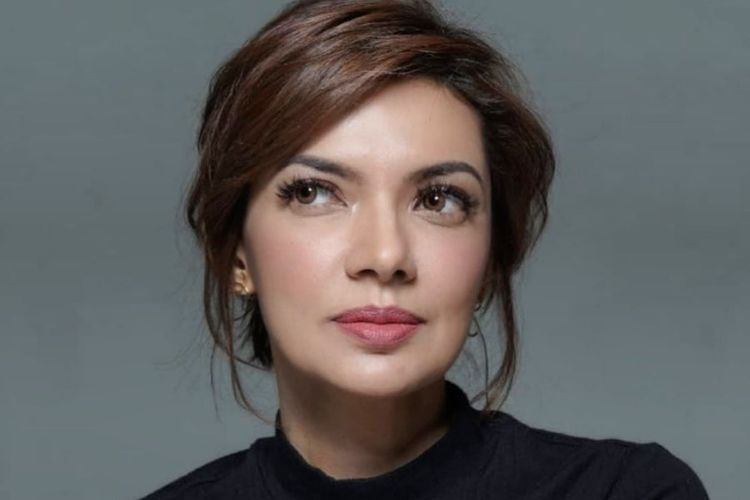 Suka Pakai Sneakers, Ini Potret Najwa Shihab dalam Busana Casual 