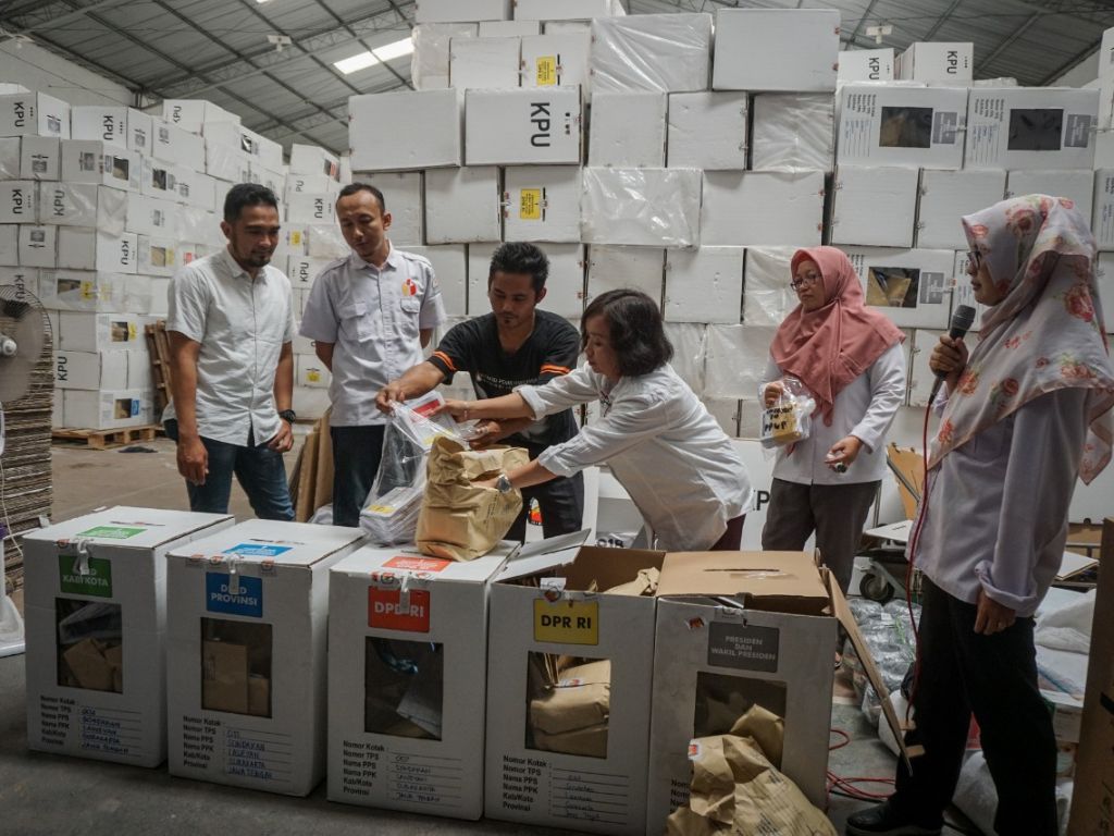 KPU Kota Batam Memulai Distribusi Logistik Pemilu ke Wilayah Hinterland