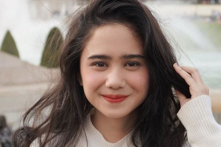Berperan dalam Film KKN Desa Penari, Ini OOTD Si Cantik Tissa Biani