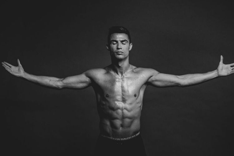 Cerita Dibalik Tubuh Atletis Ronaldo yang Ternyata Doyan Makan Pizza