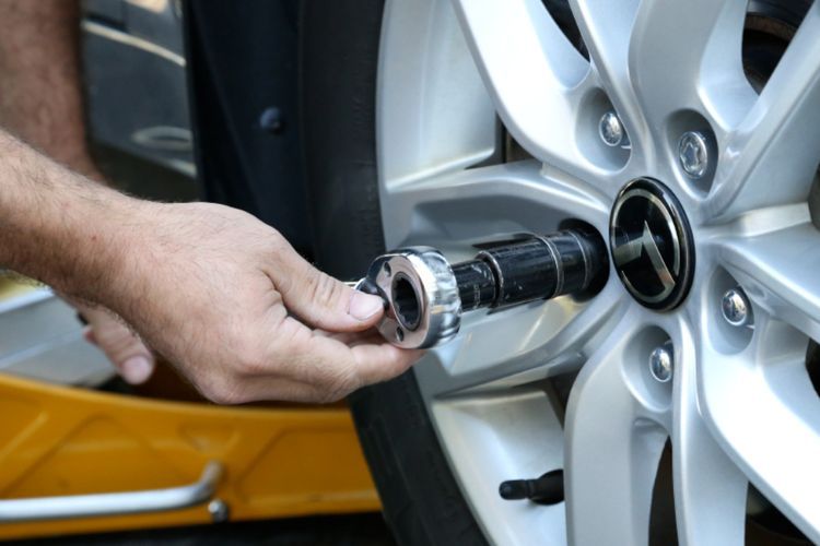 Wow, Ada Mur Anti Maling, Bisa Amankan Ban Mobil dari Pencurian