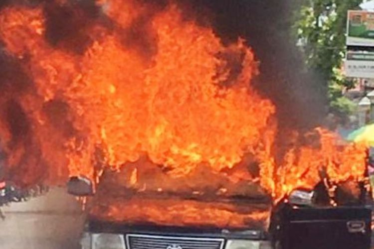 Viral, Mobil Terbakar di Padang Bulan, Mari Kita Kenali Penyebabnya!
