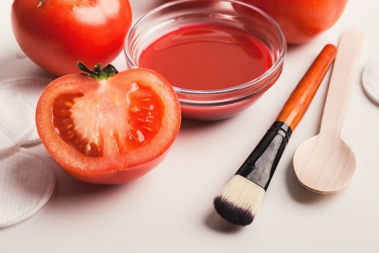 Cara Mudah Bikin Masker Tomat untuk Atasi Komedo di Wajah
