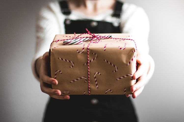 10 Inspirasi Kado Ulang Tahun Unik untuk Sahabat
