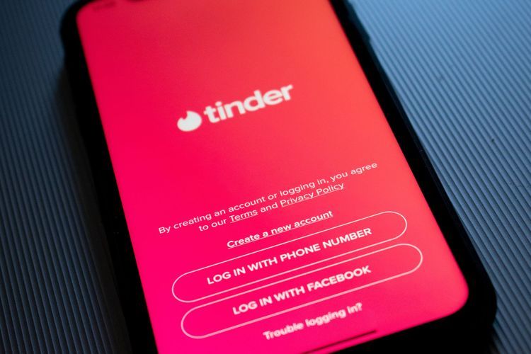 Pengguna Aplikasi Kencan Online Sudah Lelah untuk Lakukan 'Swipe'?