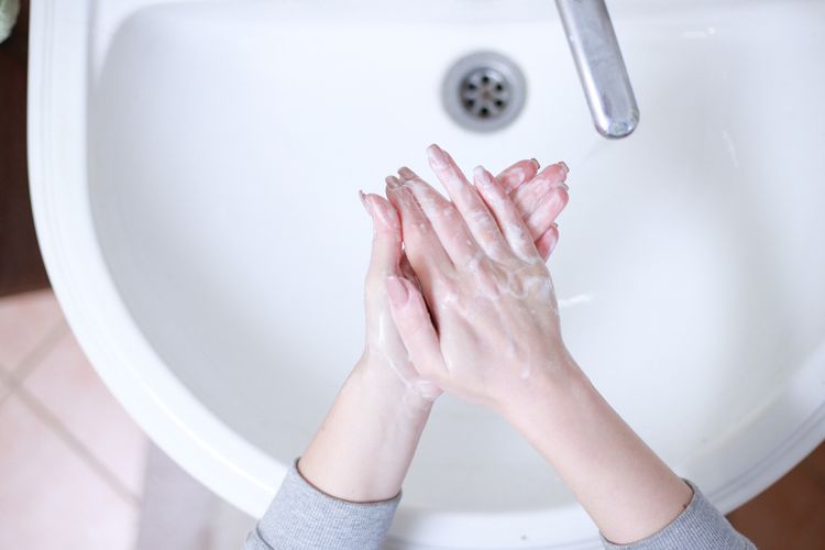 Mencuci Tangan Pakai Hand Sanitizer Terlalu Sering Bisa Memicu Infeksi