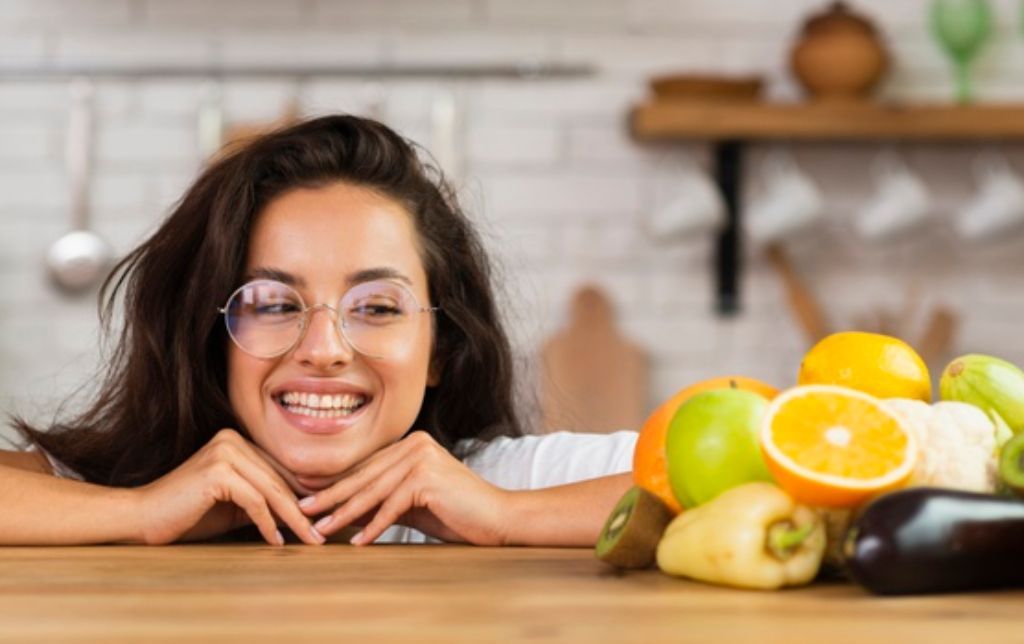 7 Buah yang Baik untuk Menjaga Kesehatan Mata Secara Alami