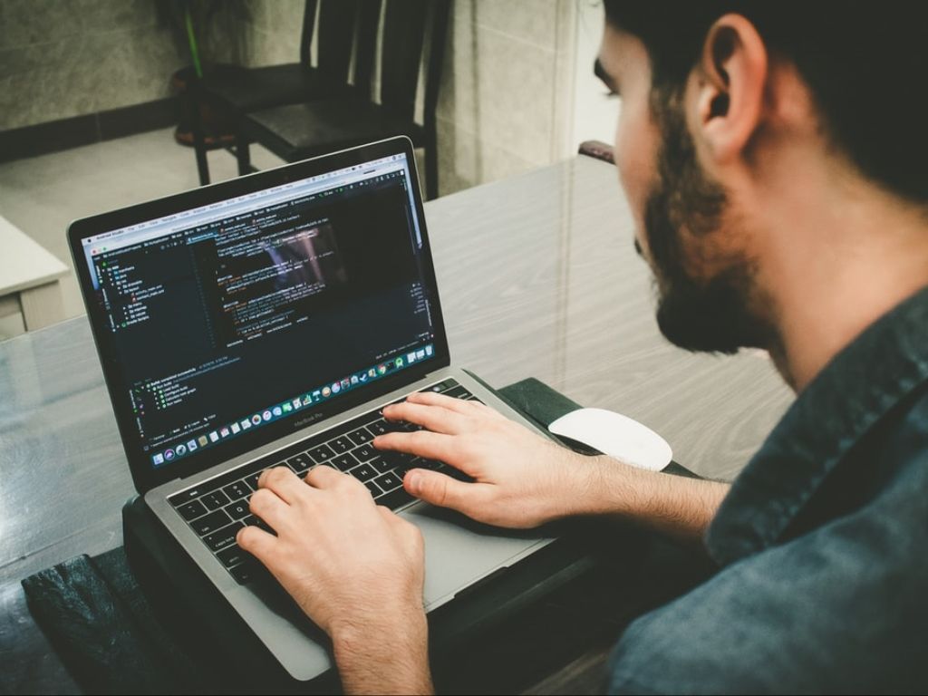 Manfaat dan Tips Mudah Belajar Coding untuk Pemula