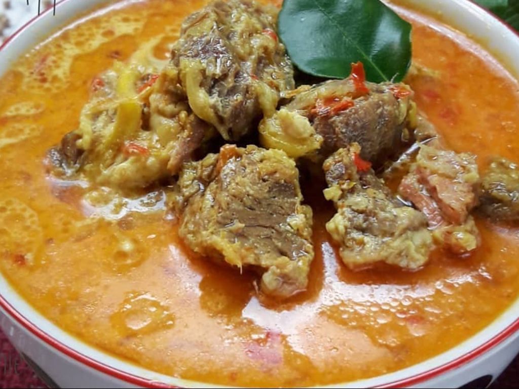 Makanan dan Minuman Ini Bisa Bikin Mual dan Mabuk Perjalanan, Wajib Kamu Hindari!
