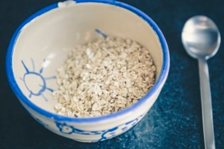 Cara Mudah Membuat Masker Oatmeal yang Kaya Manfaat