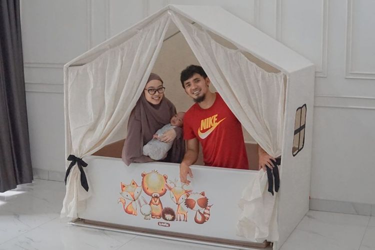 Mengintip Potret Lindswell Kwok Saat Mengasuh Baby Zubayr