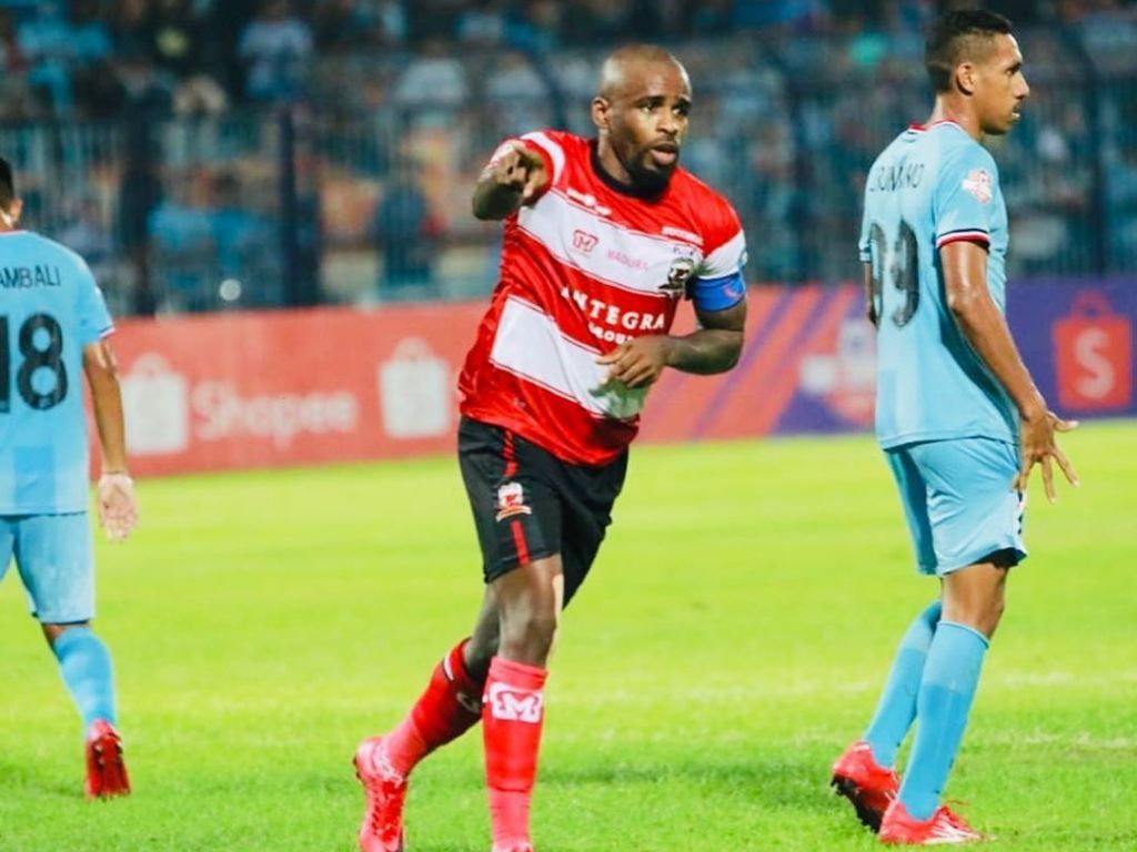Salut! Greg Nwokolo Donasikan Gajinya Untuk Lawan Virus Corona