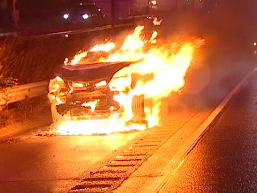 Mobil Listrik Mewah Porsche Taycan Terbakar di Jakbar, Polisi Sebut Akibat Korsleting Listrik