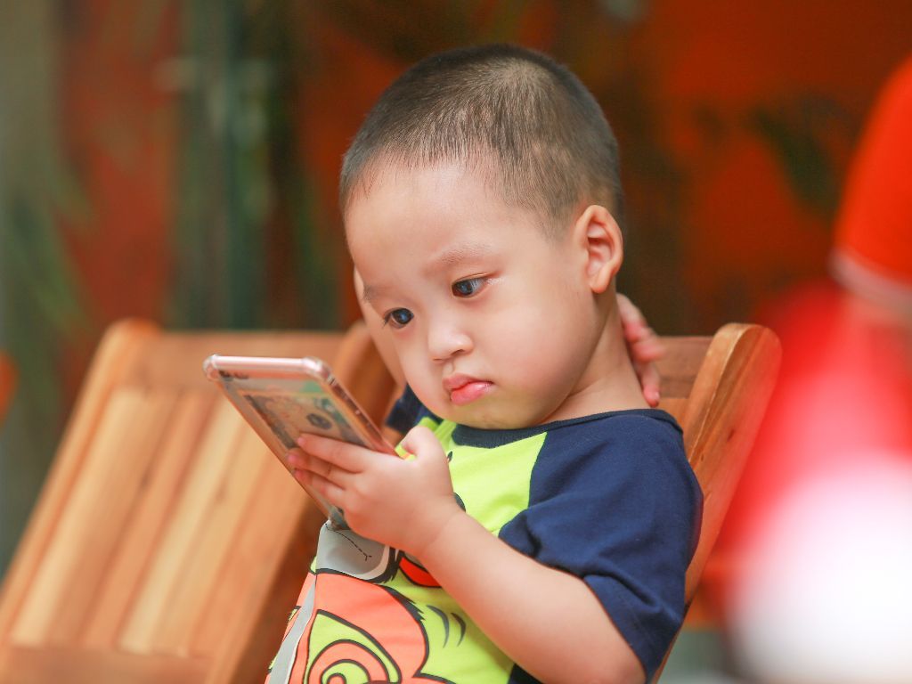 Awas! Penggunaan Layar Pada Anak-anak Bisa Berisiko Depresi dan Kecemasan