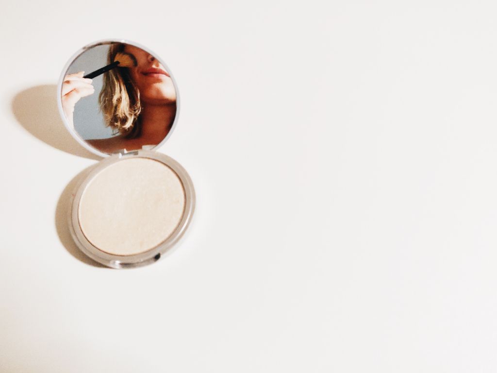 Inilah 3 Rekomendasi Compact Powder Untuk Kulit Berminyak, Hasilnya Bikin Matte!