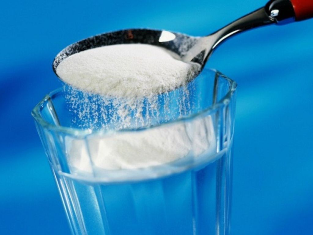 Larutan Air Garam untuk Obat Kumur Alami, Begini Cara Buatnya