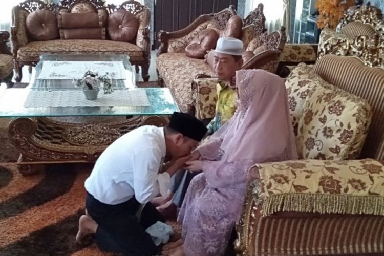 6 Tradisi Lebaran di Indonesia, dari Sungkeman Hingga Bagi-bagi THR