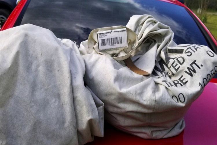 Keluarga Ini Kembalikan Uang Rp14 Miliar yang Ditemukan di Jalan