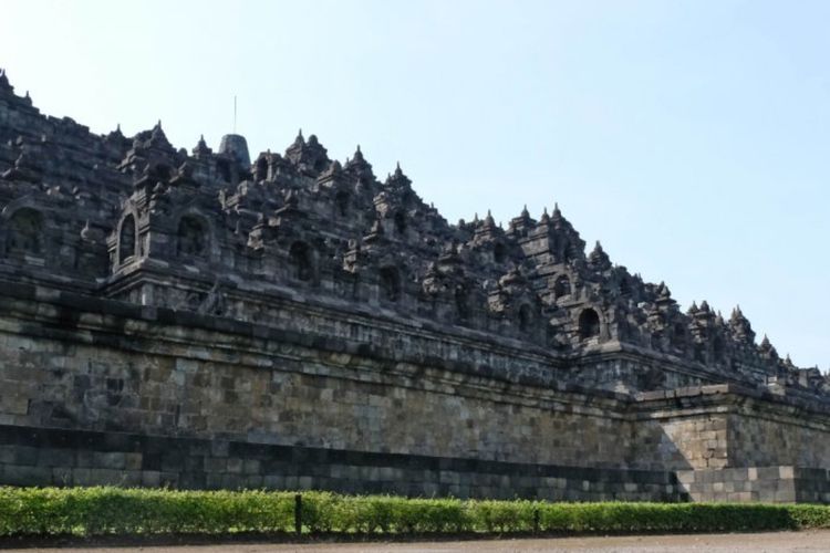 Pengunjung Borobudur Akan Diberi Stiker Penanda Suhu Tubuh