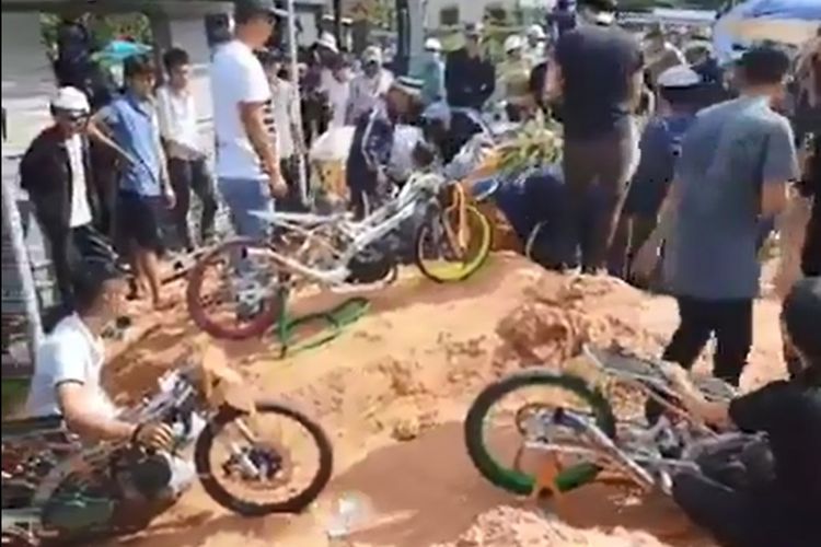 Iringi Pemakaman Pakai Raungan Motor Racing, Warganet: Ada-ada Aja Bah!