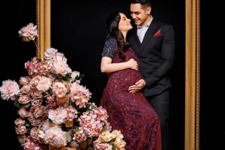 Hamil Anak Pertama, Intip Foto-Foto Maternity Shoot Asmirandah dan Jonas Rivanno