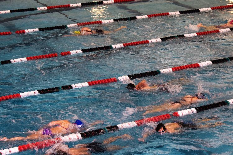 3 Panduan yang Harus Diterapkan saat Berenang di  Kolam Renang Umum