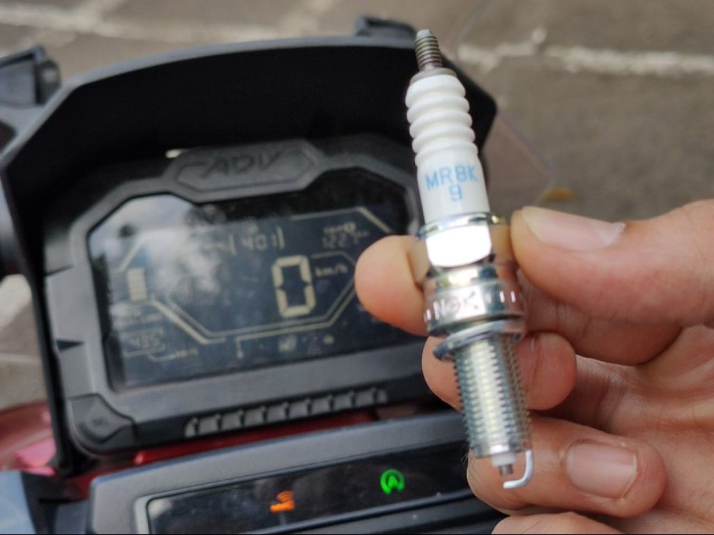 5 Efek Buruk Pakai Busi Palsu di Motor, Perlu Diperhatikan!